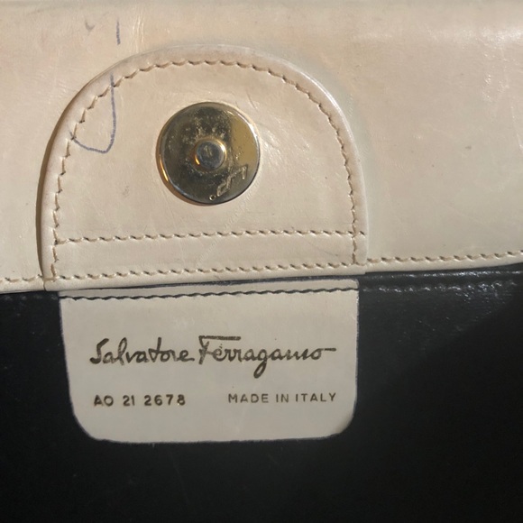Authentic Salvatore Ferragamo - Picture 4 of 6